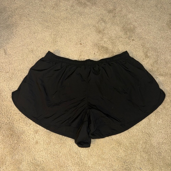 Lululemon Dolphin-Hem Mid-Rise Running
Short 3" - Black - L - Picture 5 of 9